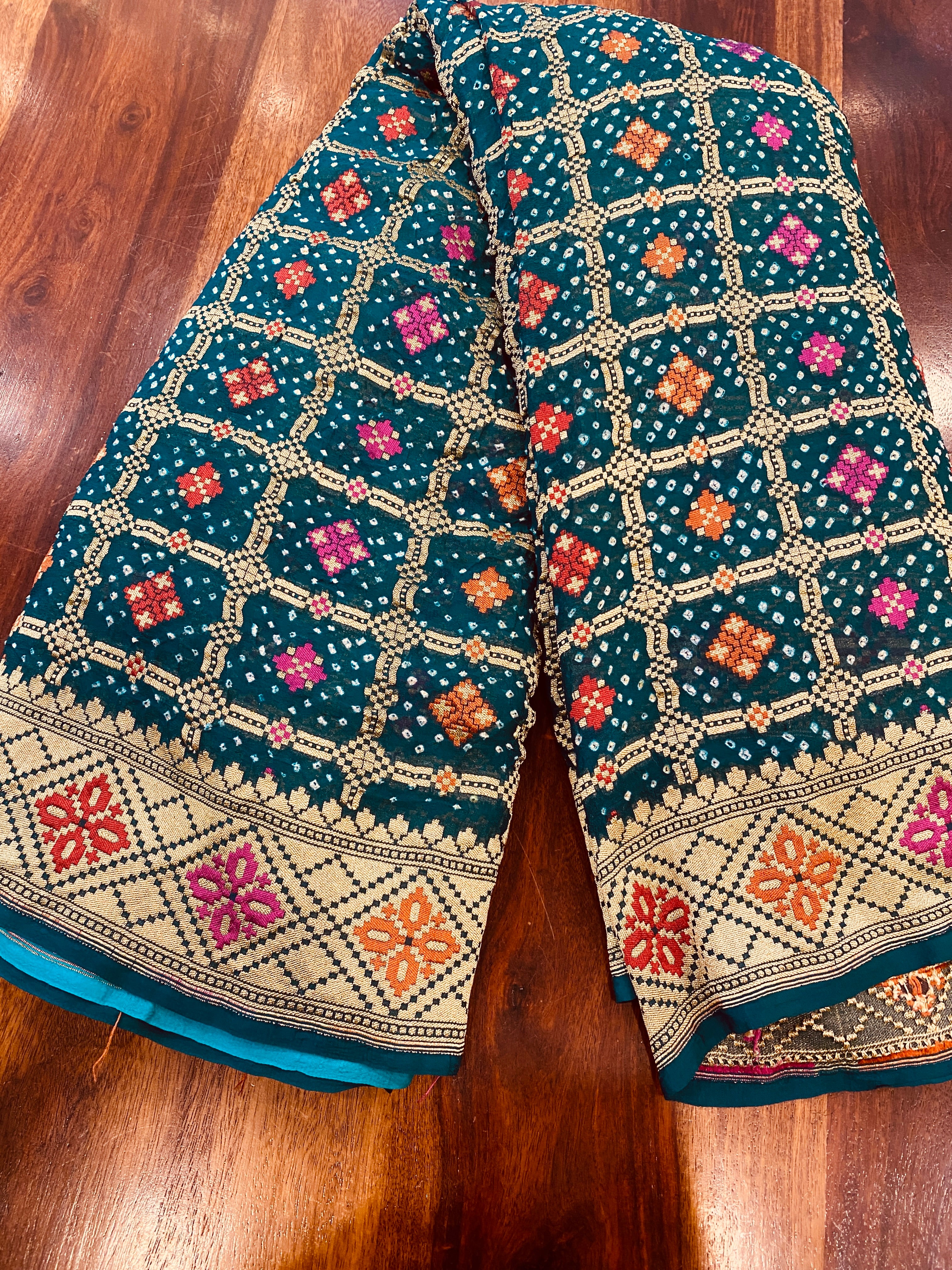 Banarasi Bandhani saree