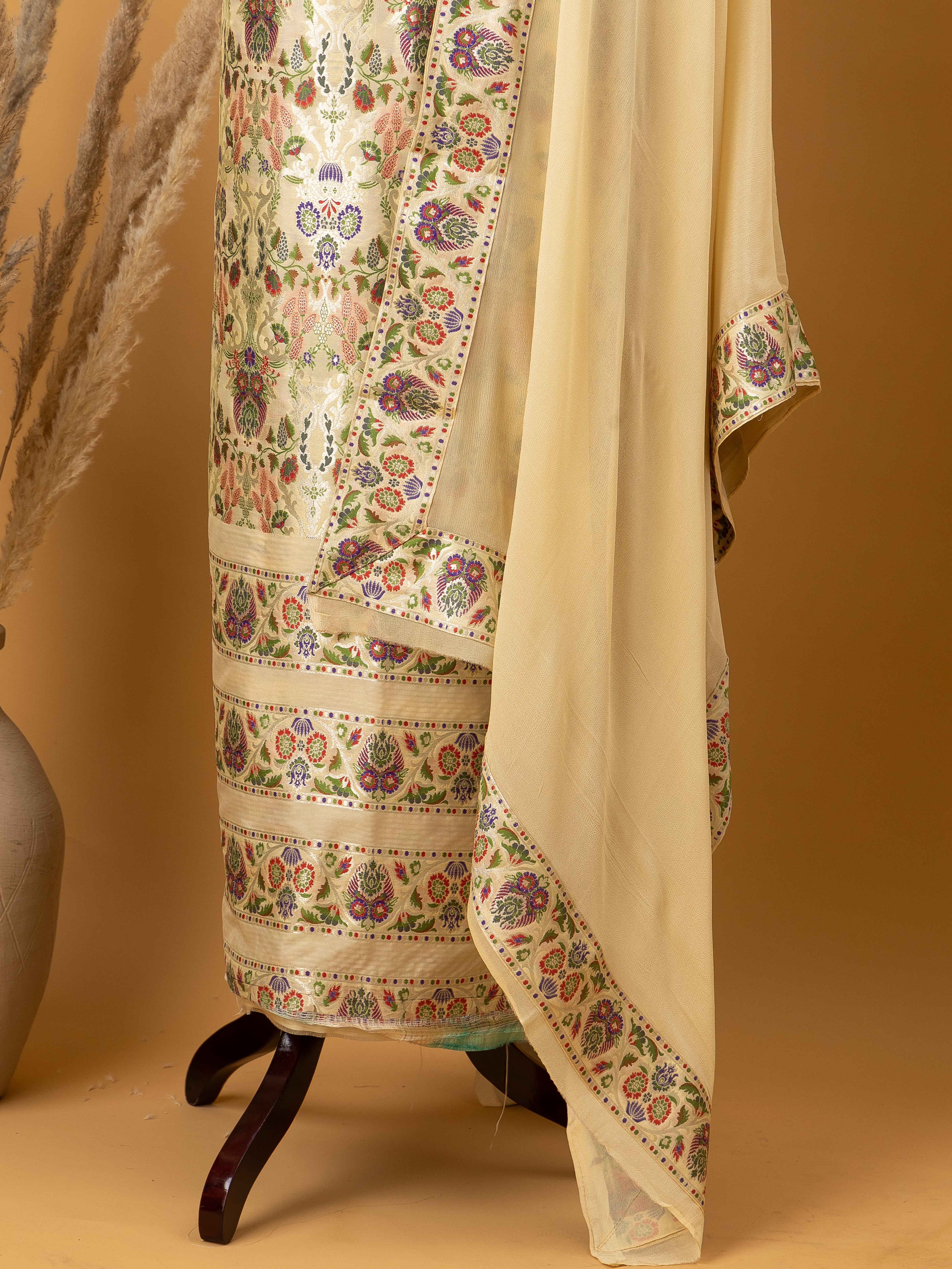 Khimkhab Suit